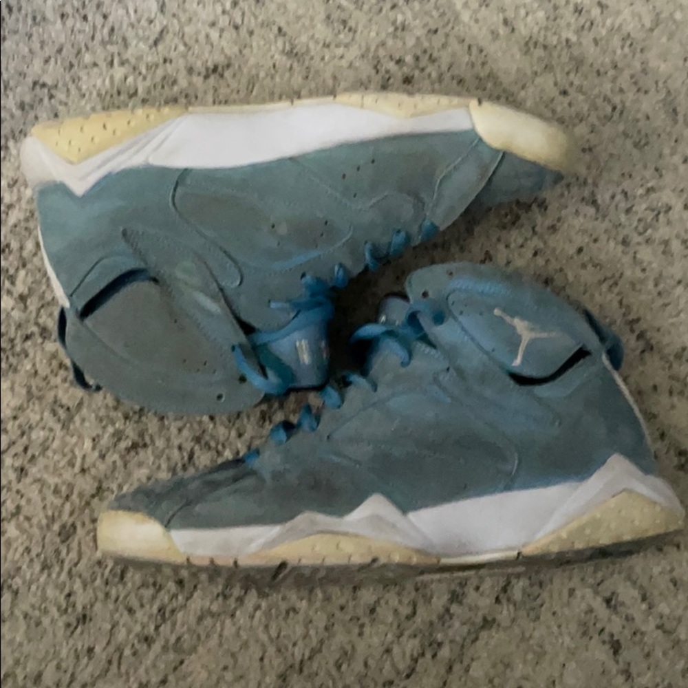 Jordan 7 “Pantone”